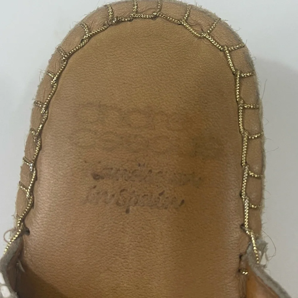 Andre Assous Annette Demi Wedge Metallic Snake Print Thing Sandal Size 40/Size 9